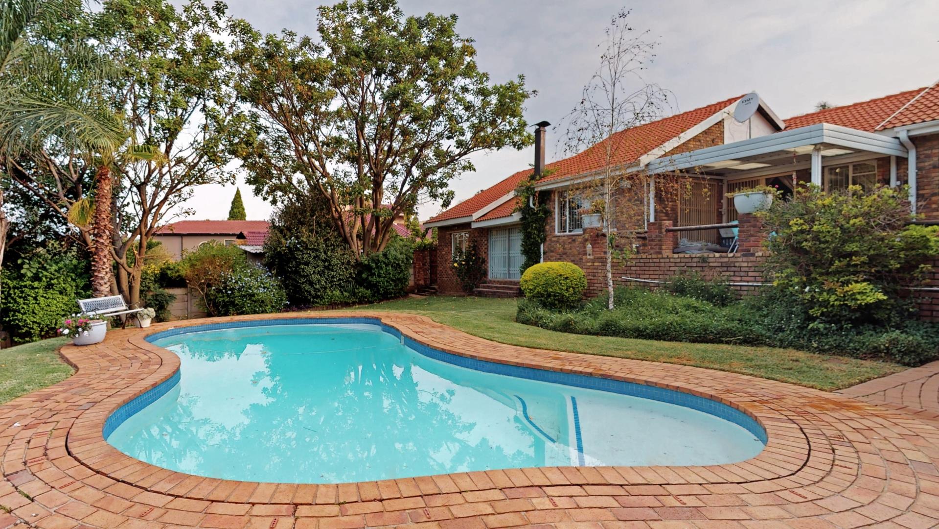 Property for sale in Weltevreden Park RE/MAX™ of Southern Africa