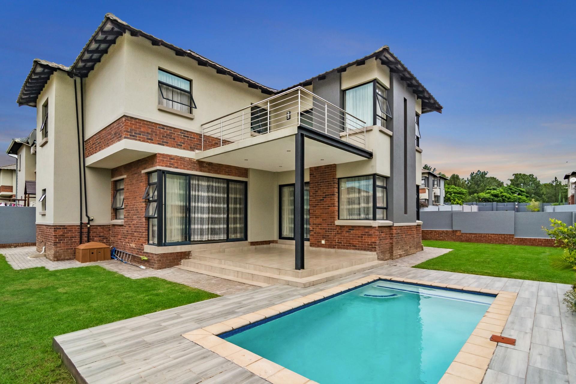 3 Bedroom House For Sale in Honeydew Manor RE/MAX™ of Southern Africa