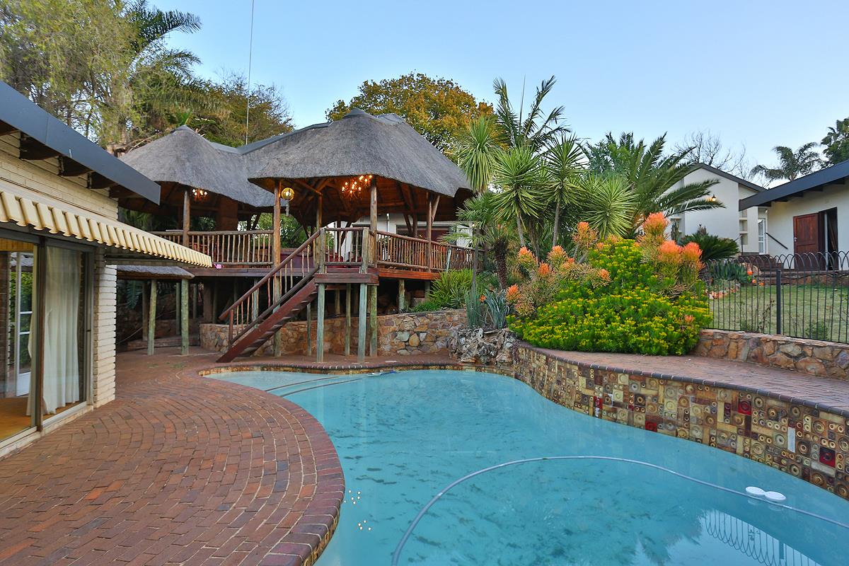 4 Bedroom House For Sale in Helderkruin | RE/MAX™ of Southern Africa