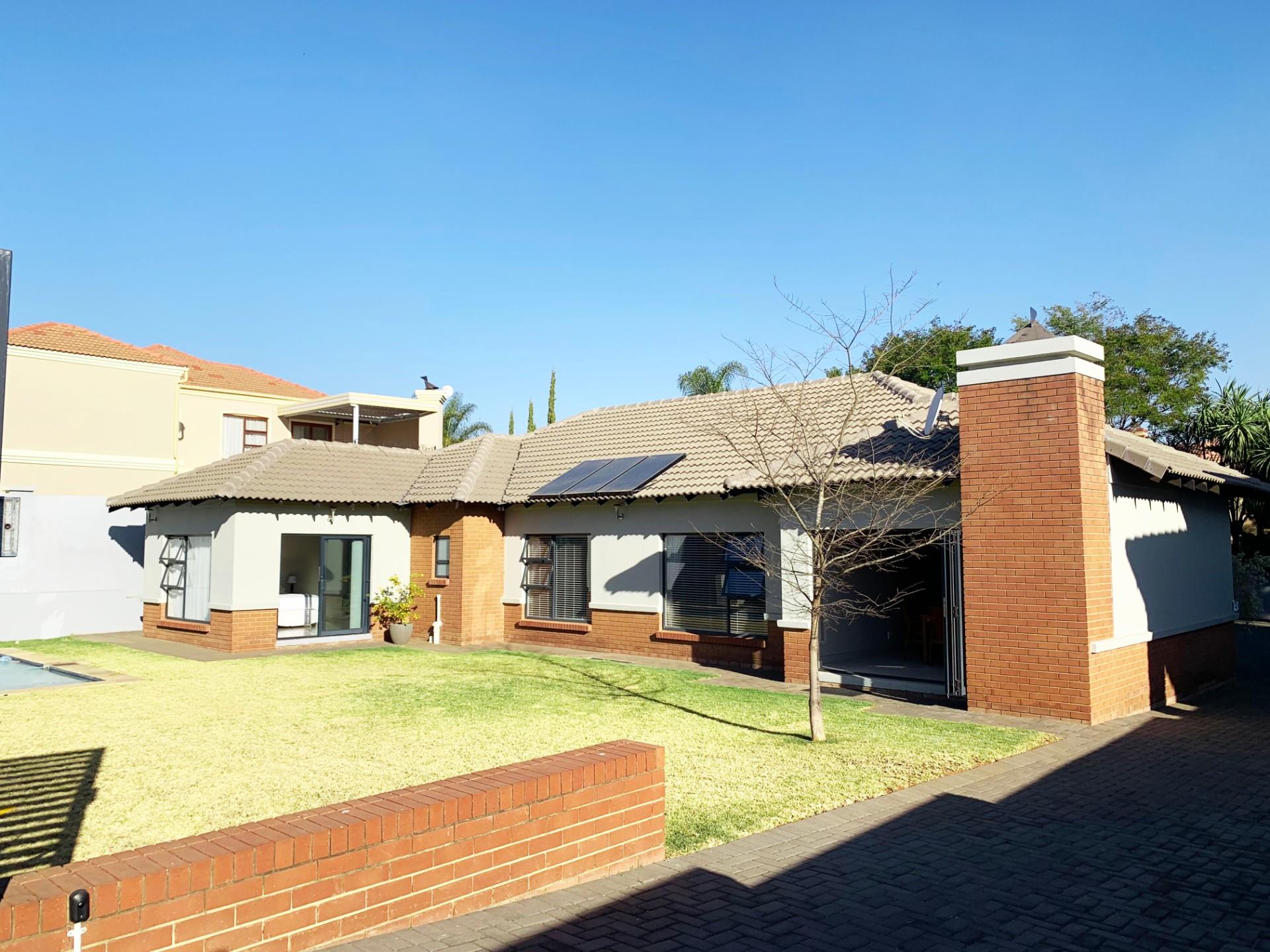 3 Bedroom House For Sale in Ruimsig Country Estate RE/MAX™ of