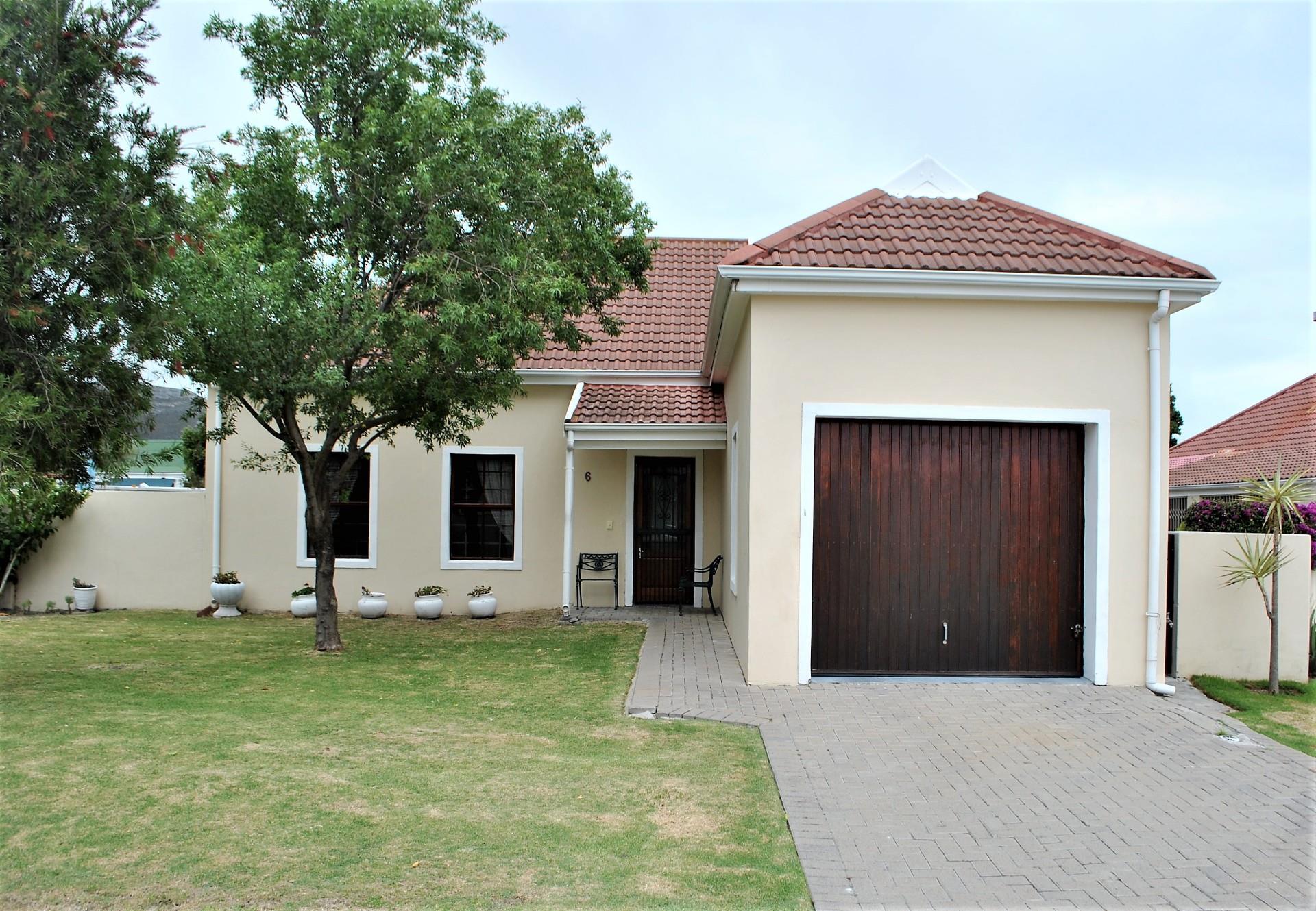 2 Bedroom House In Sandbaai Re Max