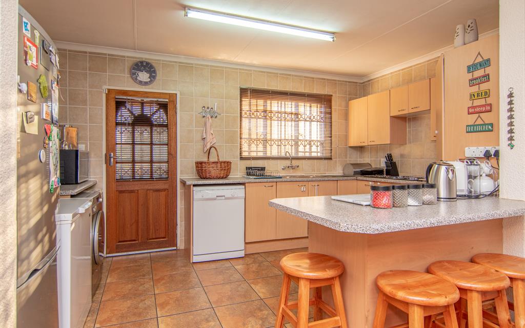 4 Bedroom Townhouse For Sale in Honeydew Grove | RE/MAX ...