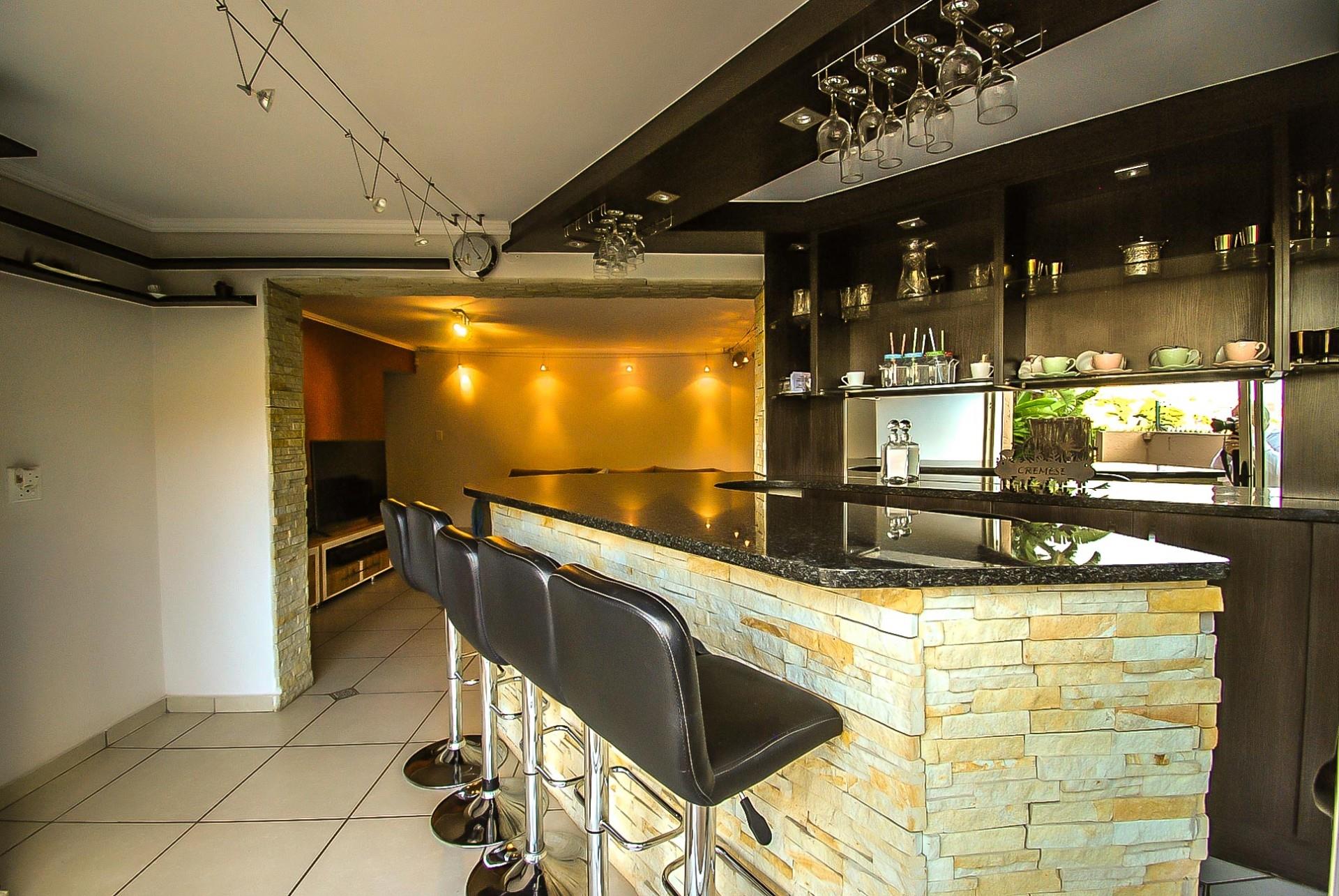 2 Bedroom Townhouse For Sale in Northcliff | RE/MAX™ of ...