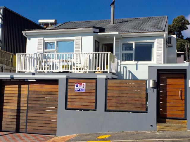 Bedroom House For Sale in Vredehoek, Cape Town | RE/MAX