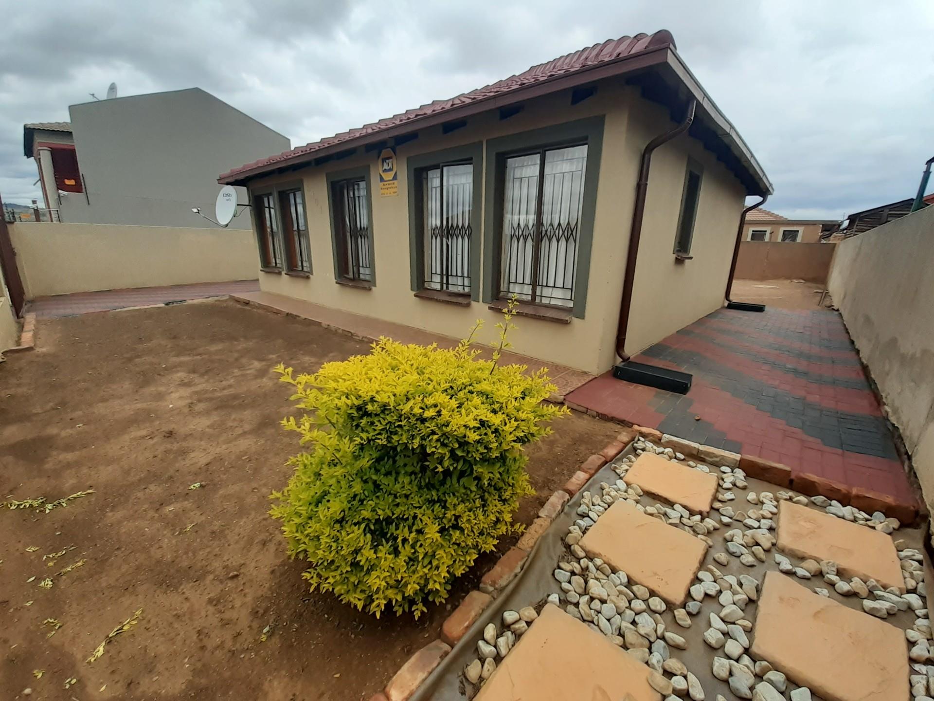 3 Bedroom House For Sale in Olievenhoutbosch RE/MAX™ of Southern Africa