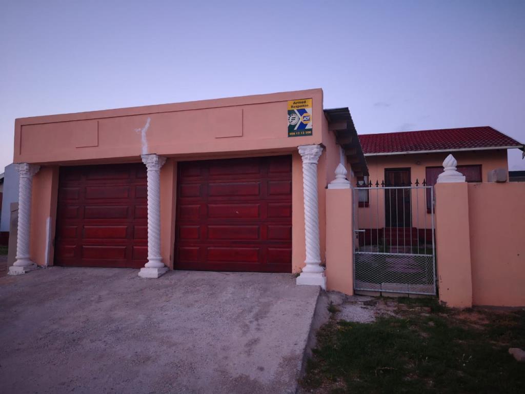 2 Bedroom House For Sale in Kwadwesi for ZAR 550,000 RE/MAX