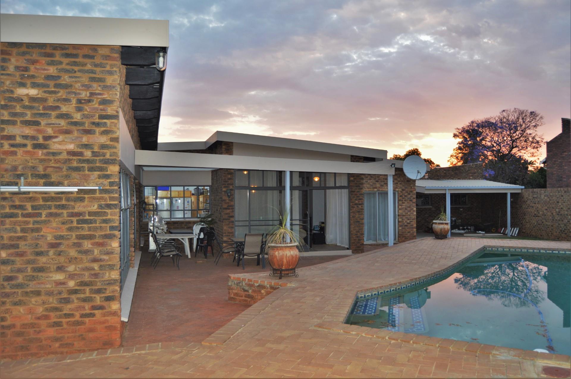 Property to rent in Faerie Glen RE/MAX™ of Southern Africa