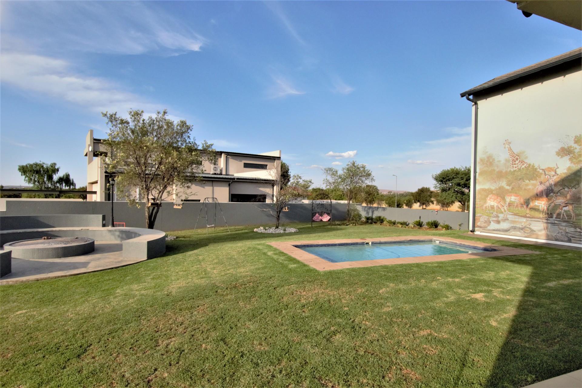 3 Bedroom House For Sale in Silver Lakes Golf Estate RE/MAX™ of