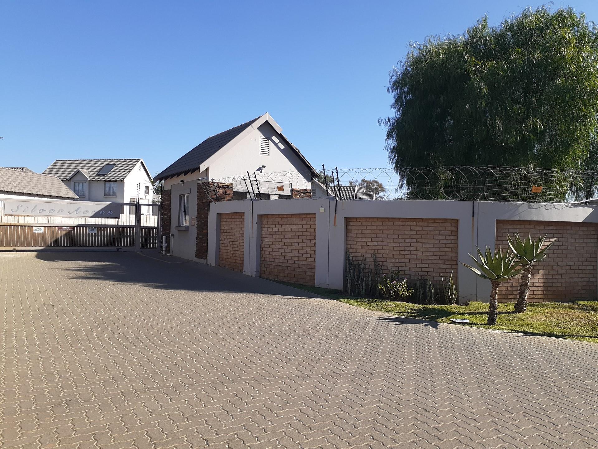3 Bedroom House For Sale in Willow Park Manor RE/MAX™ of Southern Africa
