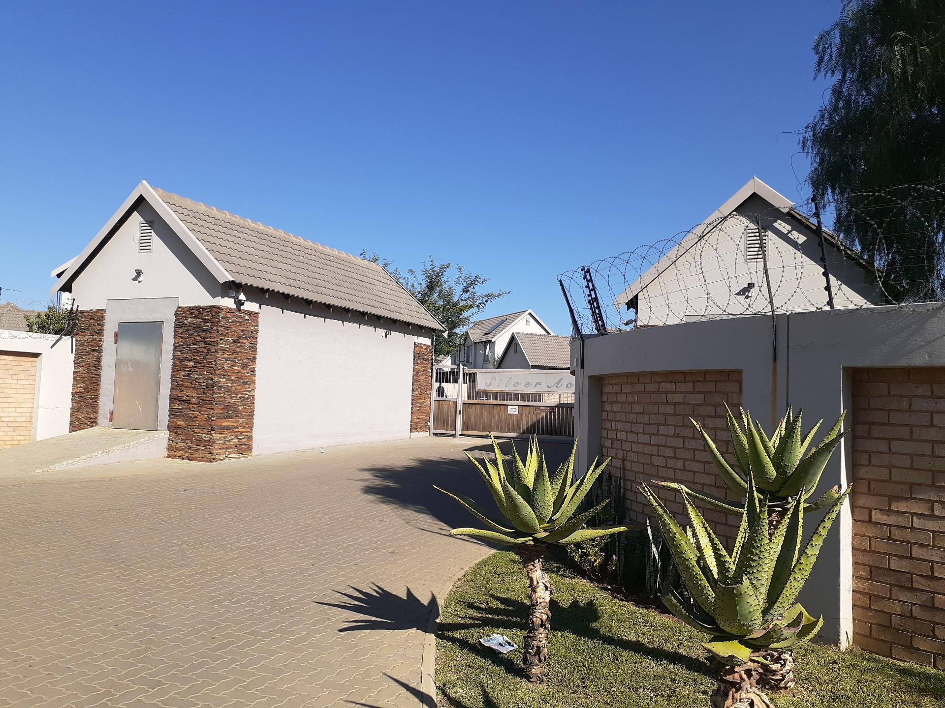 3 Bedroom House For Sale in Willow Park Manor RE/MAX™ of Southern Africa