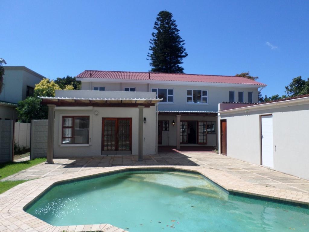 4 Bedroom House For Sale in Bonza Bay | RE/MAX™ of Southern Africa