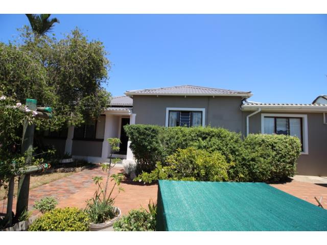 4-bedroom-house-for-sale-in-eastern-cape-east-london-gonubie