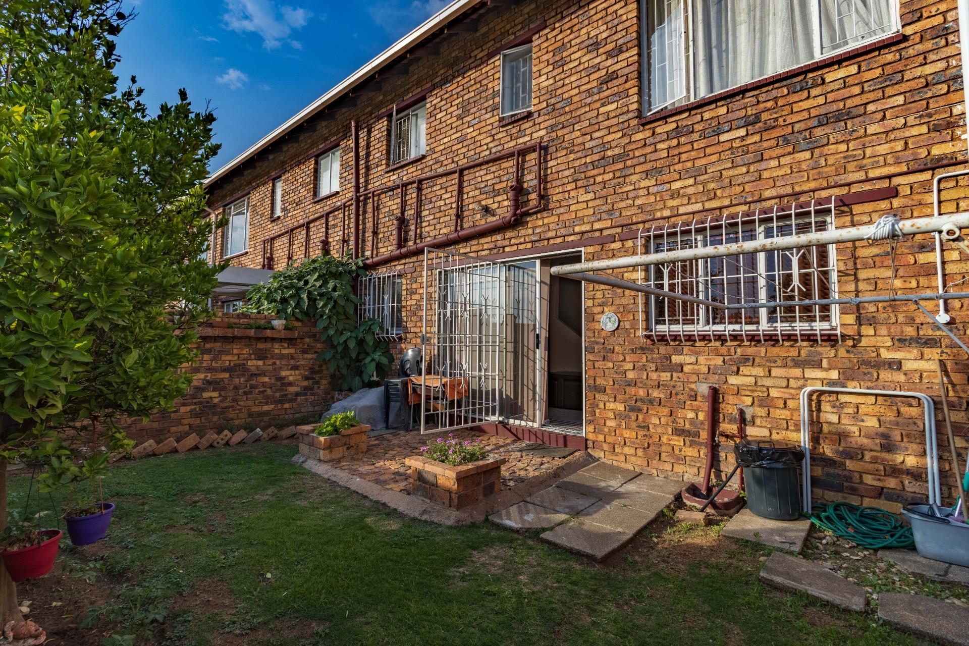 3 Bedroom House For Sale in Mayfield Park RE/MAX™ of Southern Africa