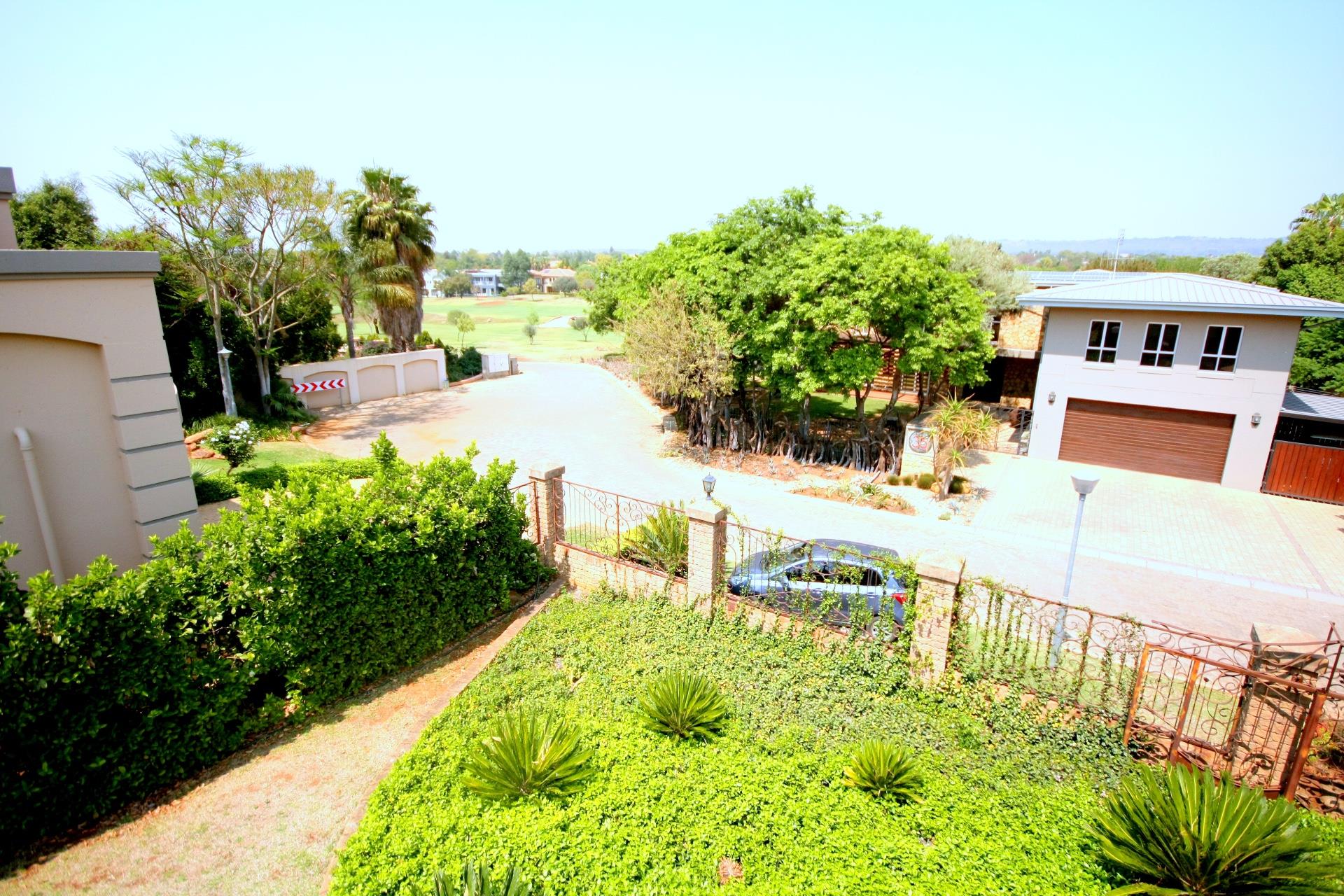 6 Bedroom House For Sale in Silver Lakes Golf Estate RE/MAX™ of