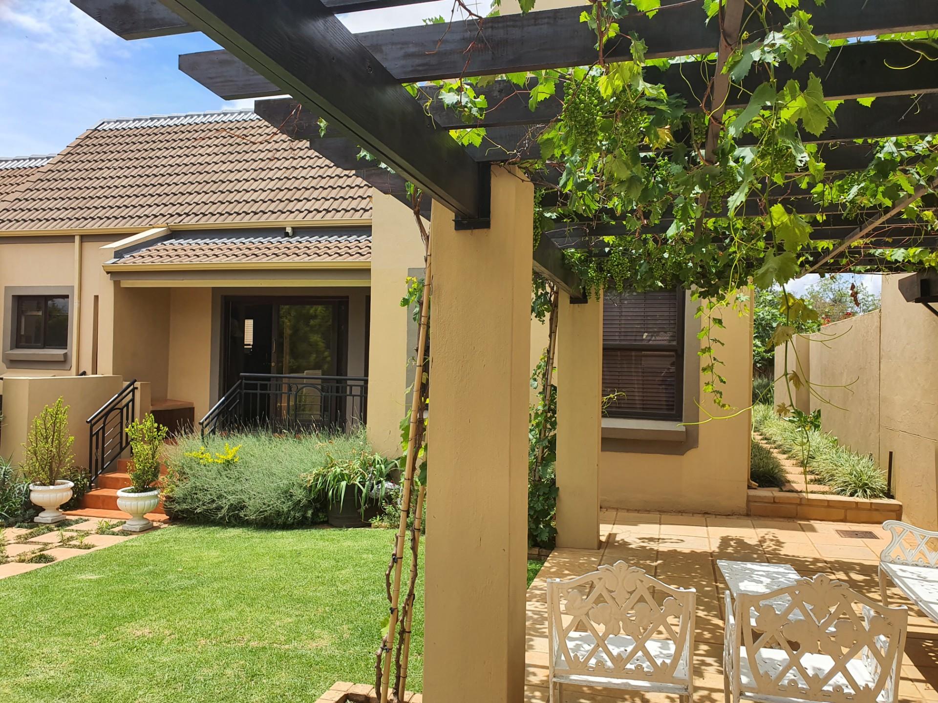 Property to rent in Faerie Glen RE/MAX™ of Southern Africa