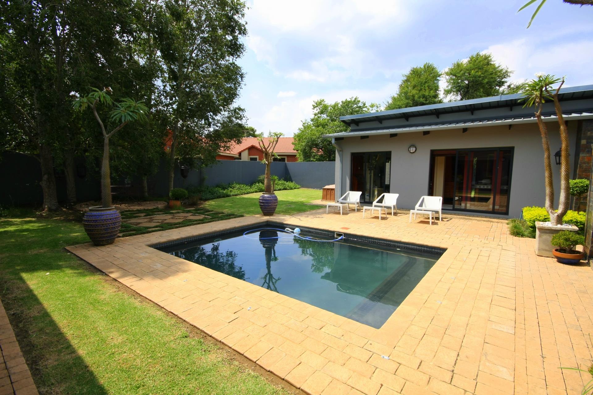3 Bedroom House For Sale in Silver Lakes Golf Estate RE/MAX™ of