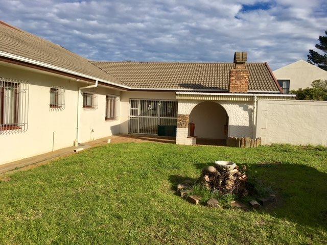 4 Bedroom House For Sale in Welgemoed | RE/MAX™ of Southern Africa