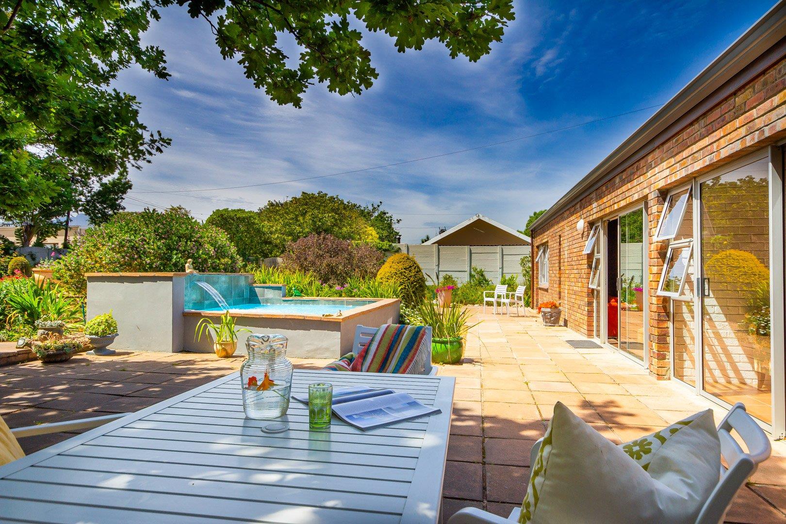 3 Bedroom House For Sale in Westridge RE/MAX™ of Southern Africa