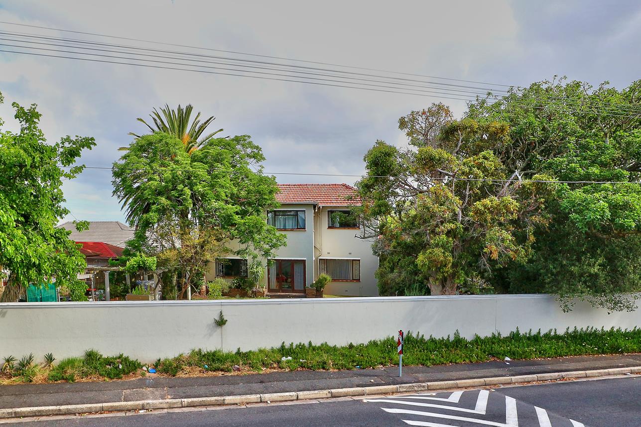 5 Bedroom House For Sale in Plumstead RE/MAX™ of Southern Africa