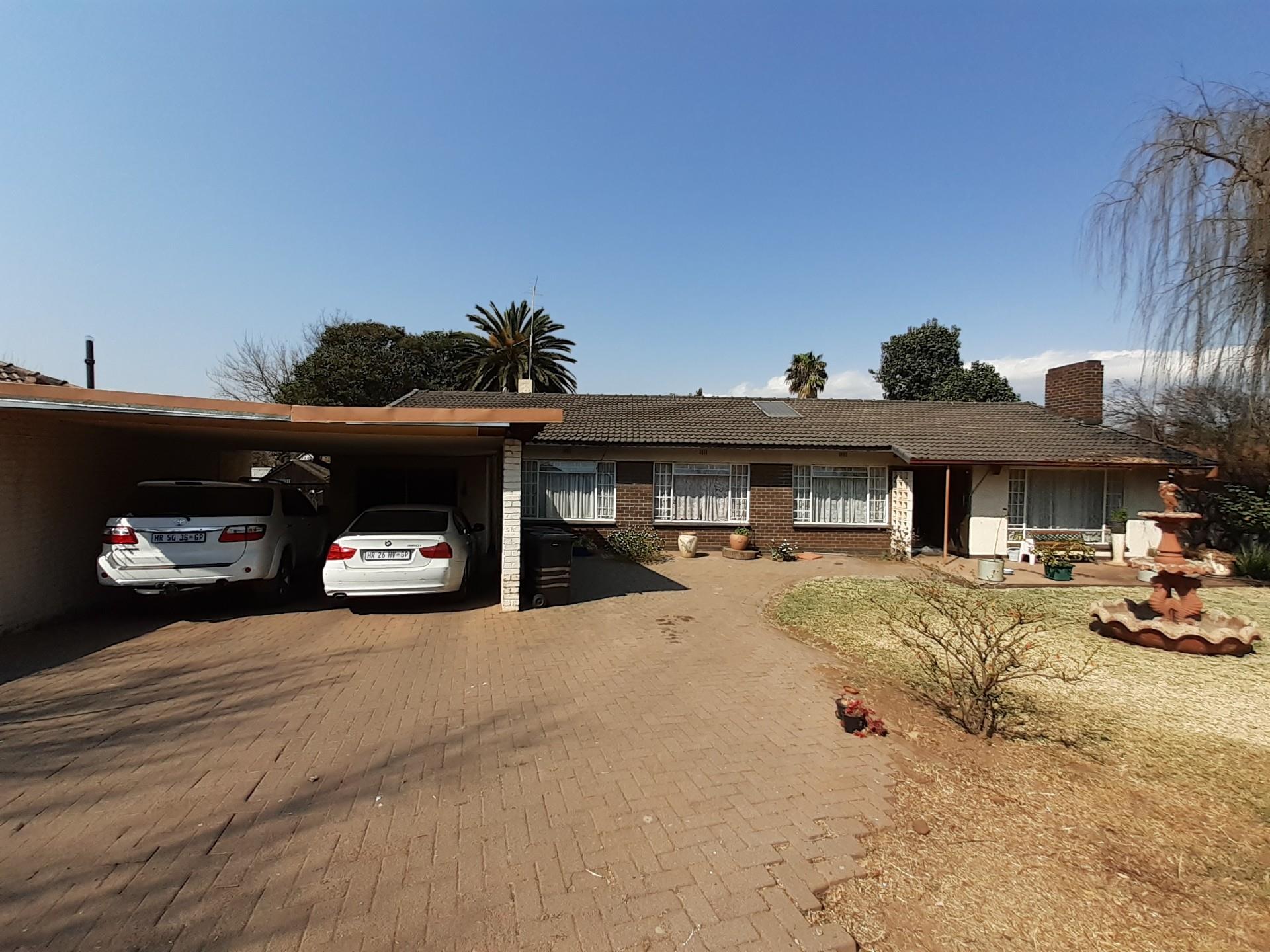 4 Bedroom House For Sale in Lambton Gardens RE/MAX™ of Southern Africa