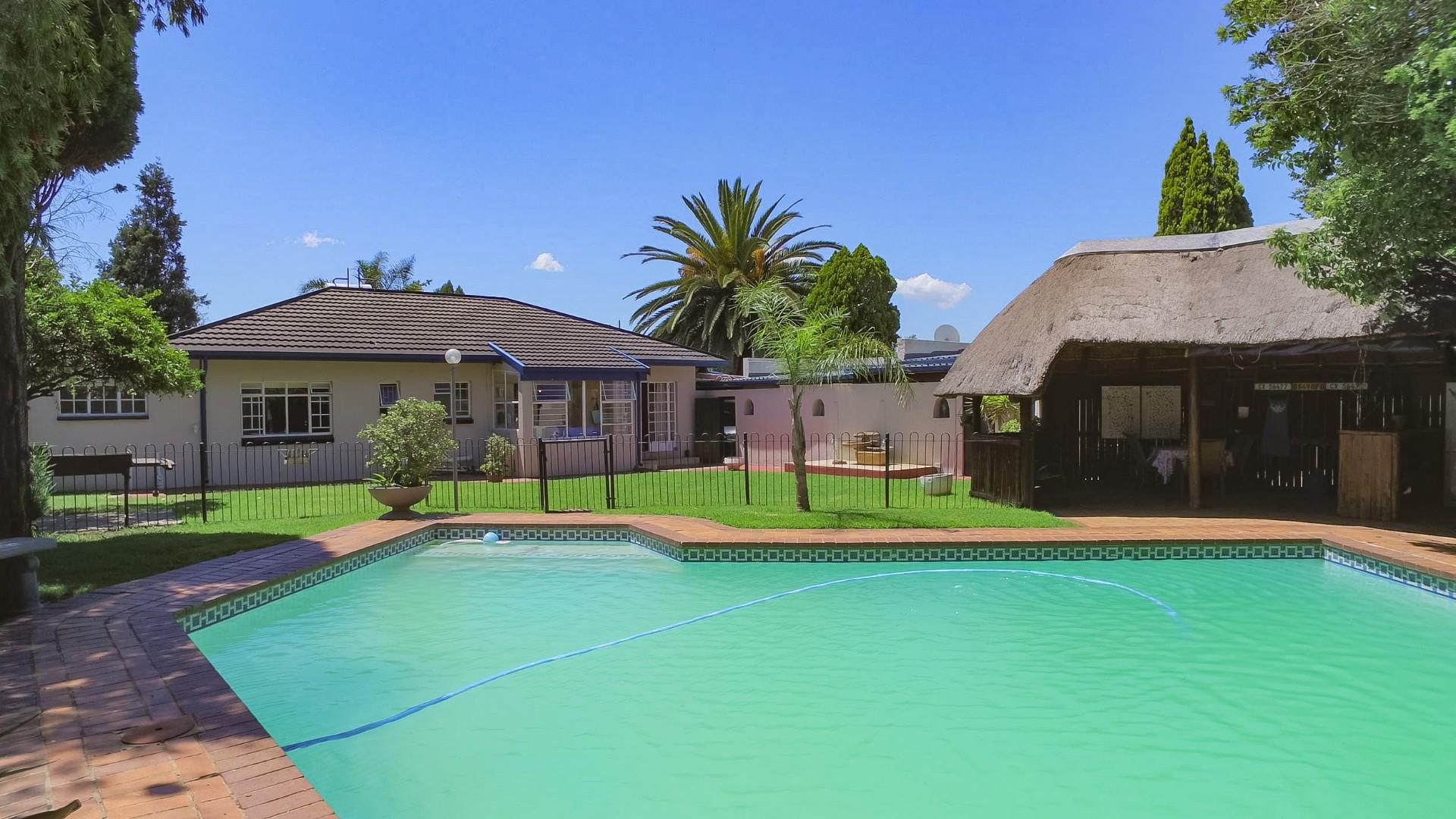 4 Bedroom House For Sale in Raceview | RE/MAX™ of Southern Africa