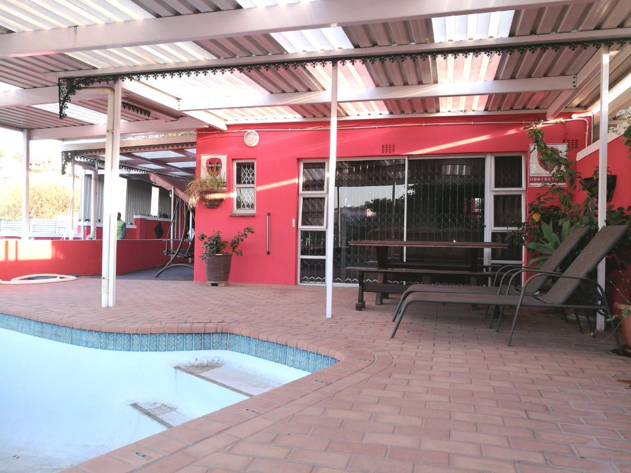 2 Bedroom House For Sale in Chatsworth Central RE/MAX™ of Southern Africa