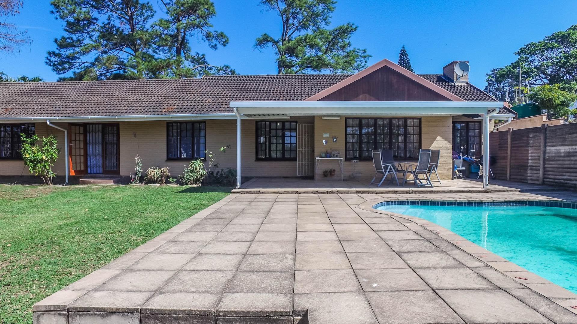 6 Bedroom House For Sale in Malvern RE/MAX™ of Southern Africa