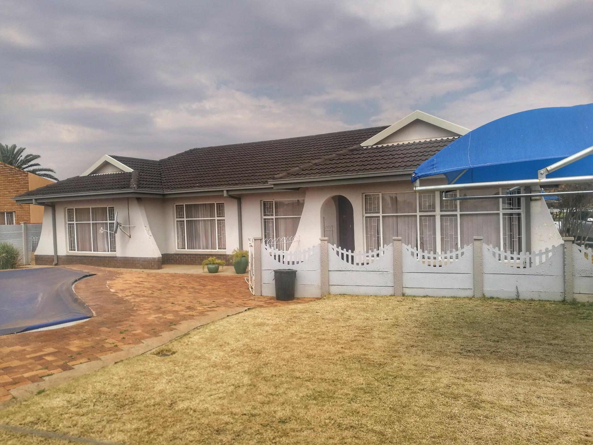 3 Bedroom House For Sale in Stilfontein RE/MAX™ of Southern Africa