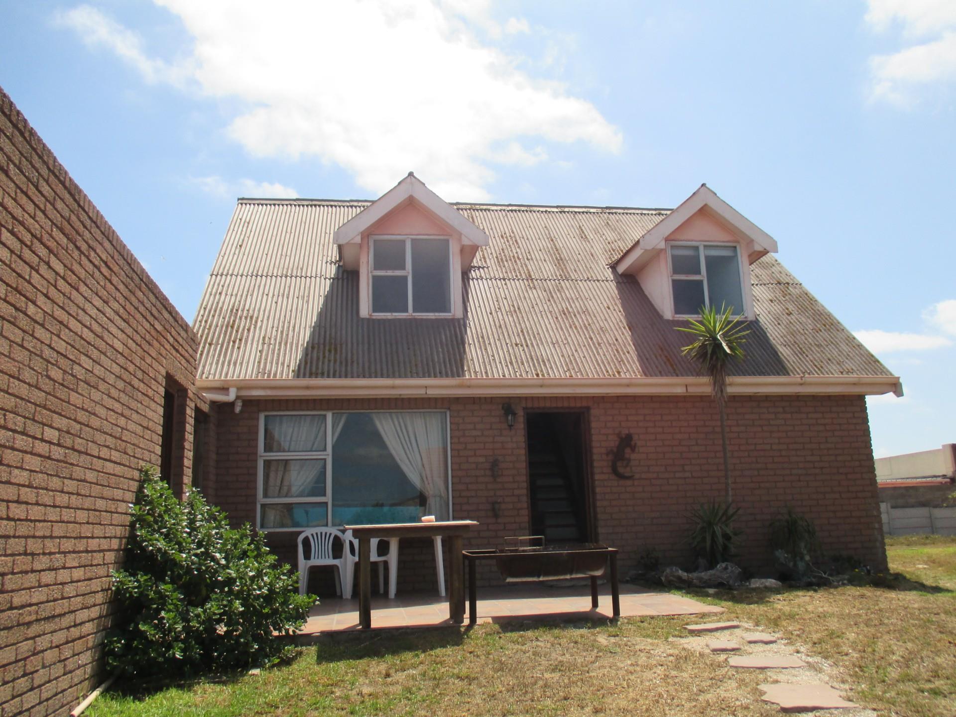 3 Bedroom House For Sale in Bluewater Bay RE/MAX™ of Southern Africa