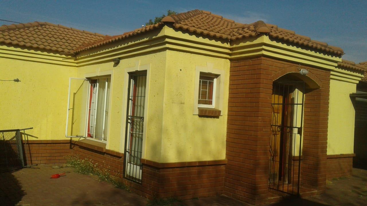 2 Bedroom House In Eloffsdal Re Max