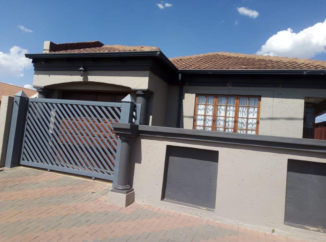 Property for sale in Soshanguve UU RE/MAX™ of Southern Africa