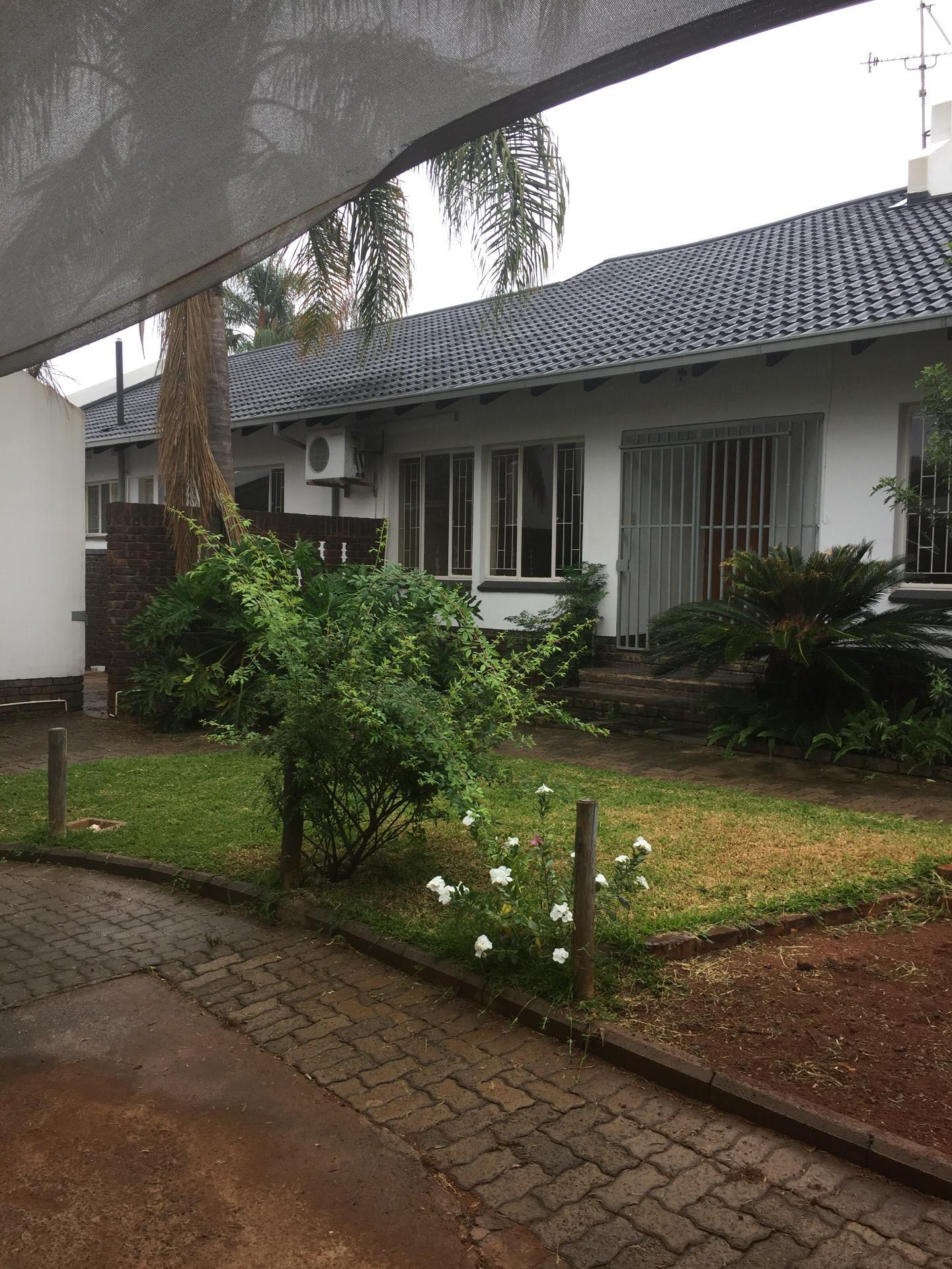 3 Bedroom House With Garden To Rent