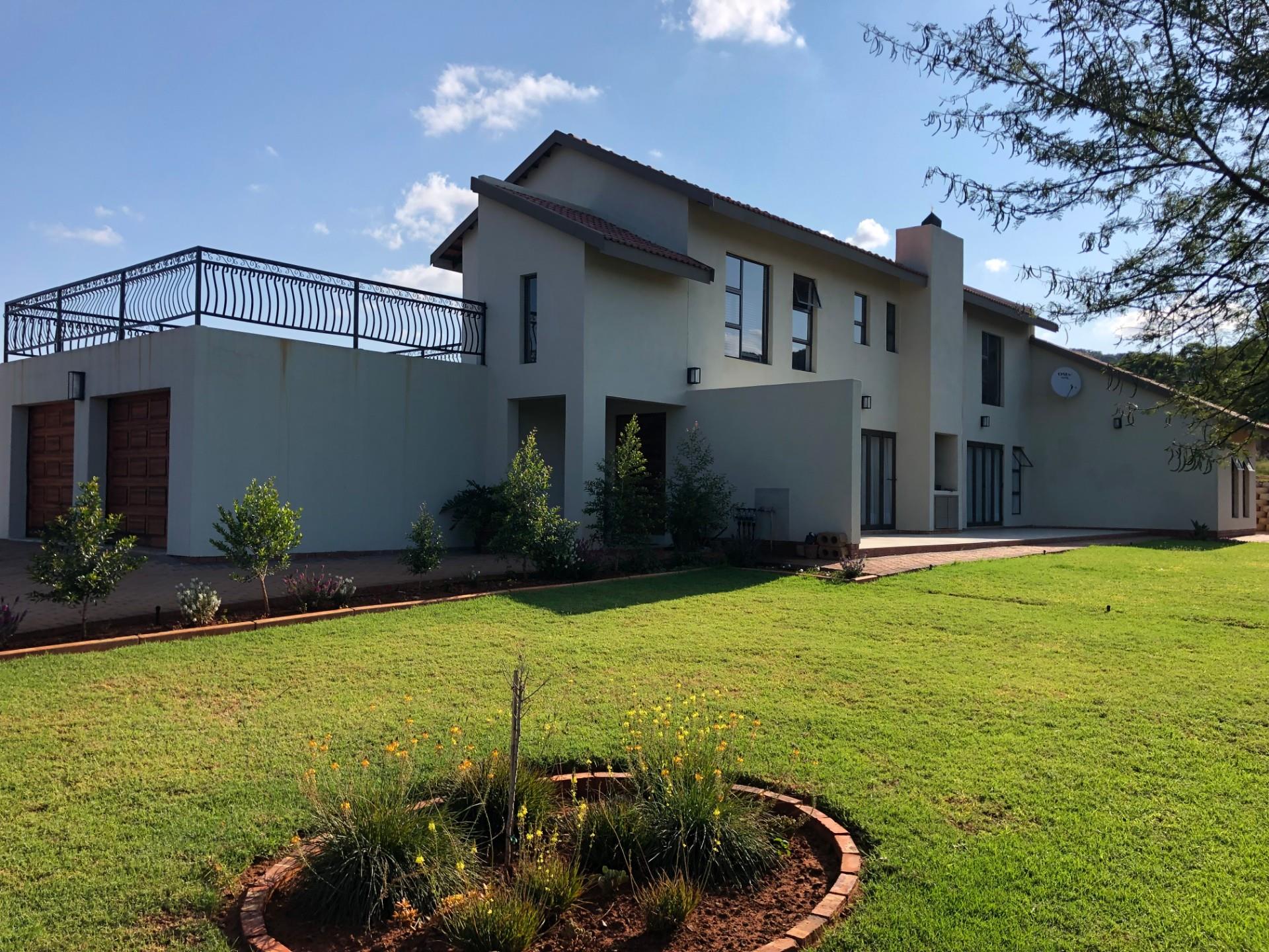 3 Bedroom House For Sale in Buffelspoort Eco Estate RE/MAX™ of