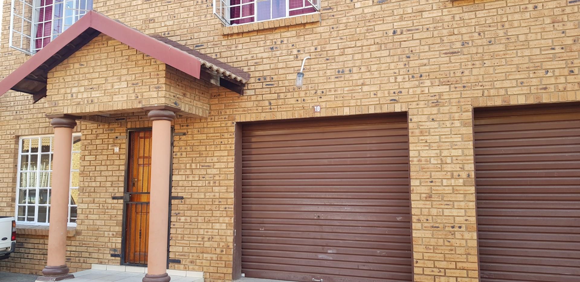2 Bedroom Apartment / Flat For Sale in Rustenburg Central RE/MAX™ of
