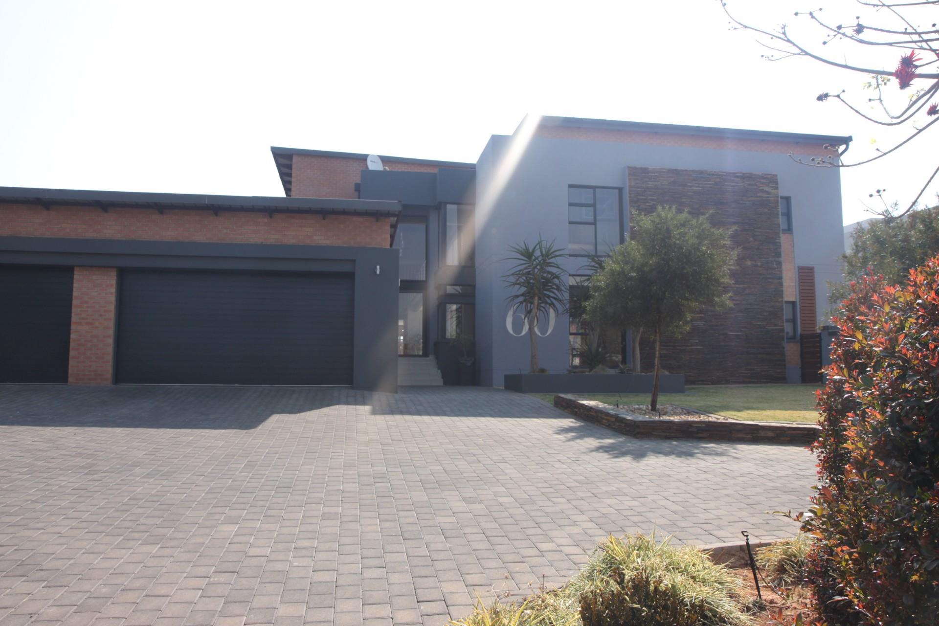 4 Bedroom House For Sale in Midstream Hill Estate RE/MAX™ of Southern