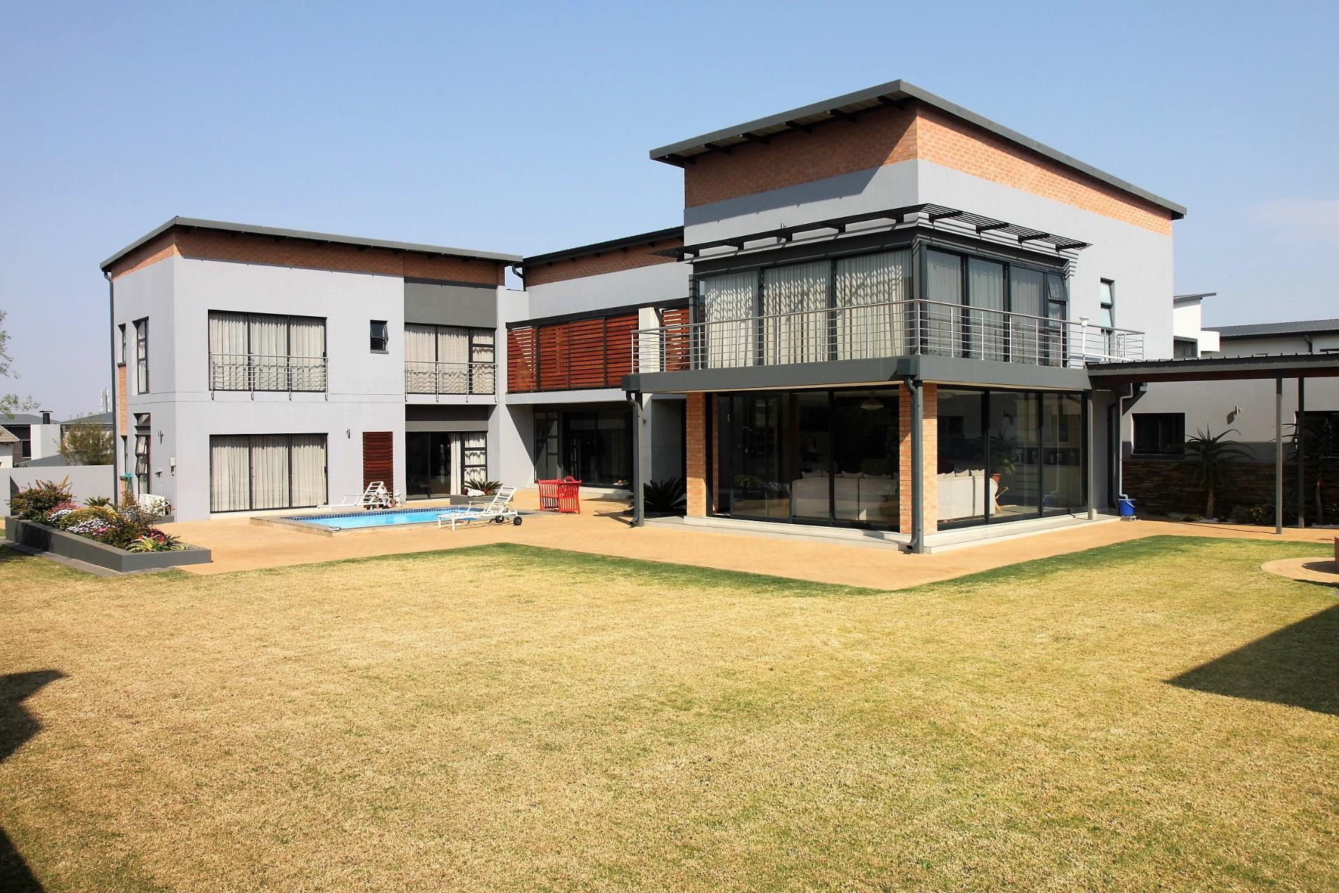 4 Bedroom House For Sale in Midstream Hill Estate RE/MAX™ of Southern