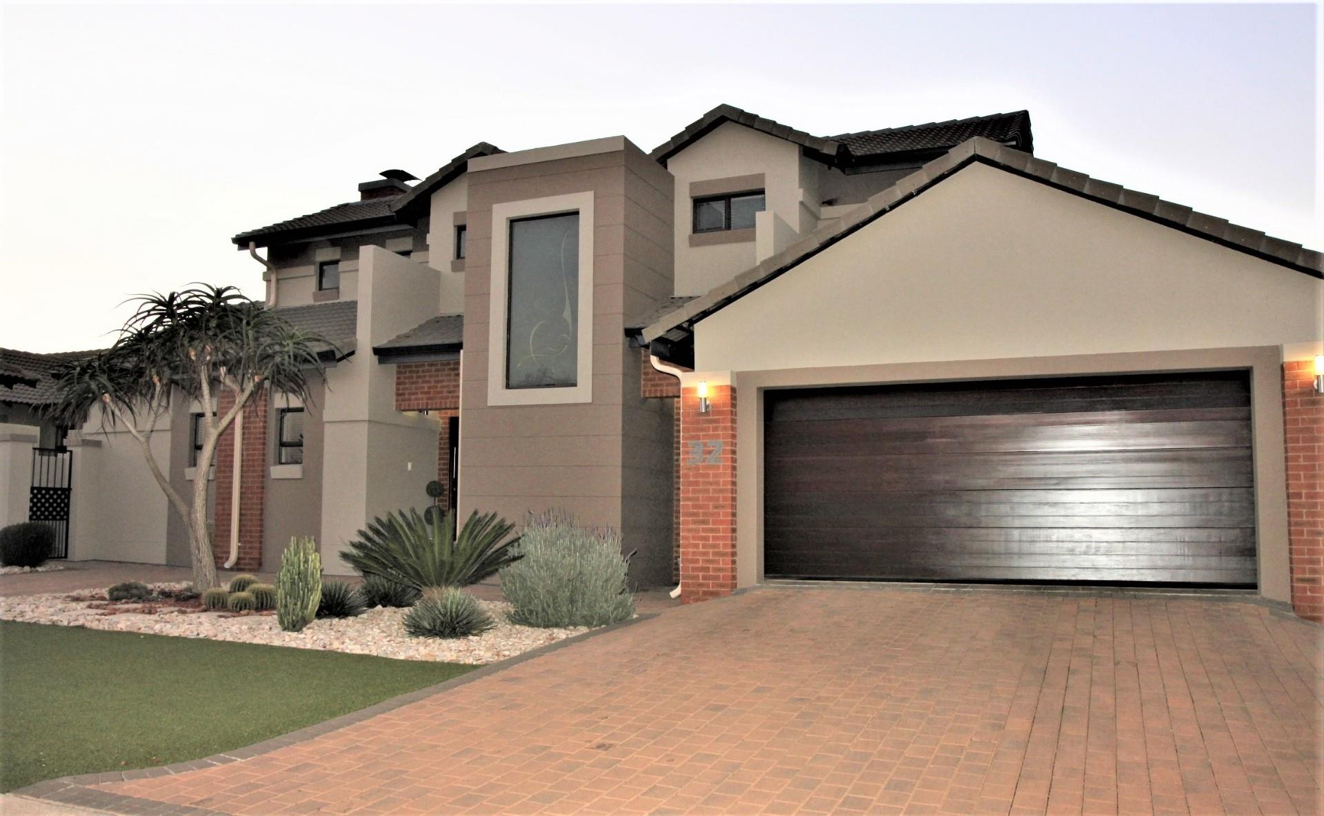 3 Bedroom House For Sale in Midlands Estate RE/MAX™ of Southern Africa