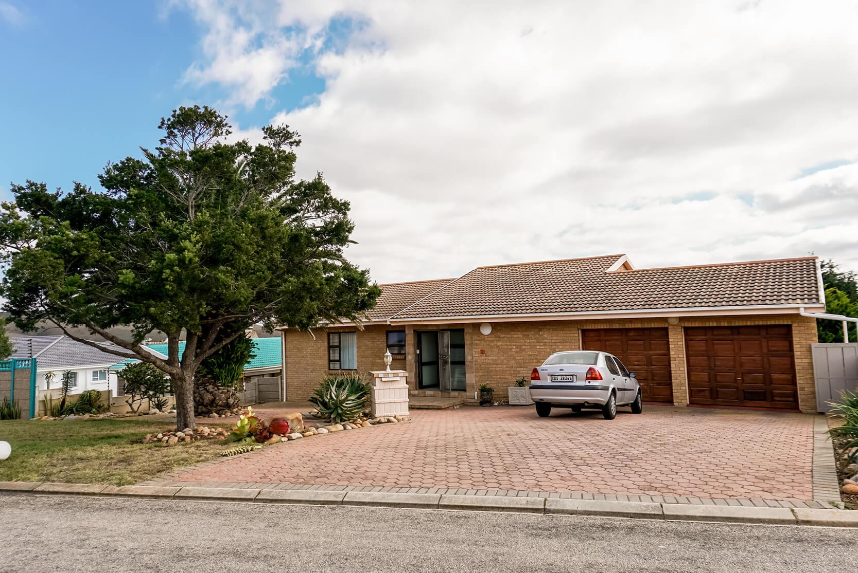 3 Bedroom House For Sale in Hartenbos Heuwels RE/MAX™ of Southern Africa