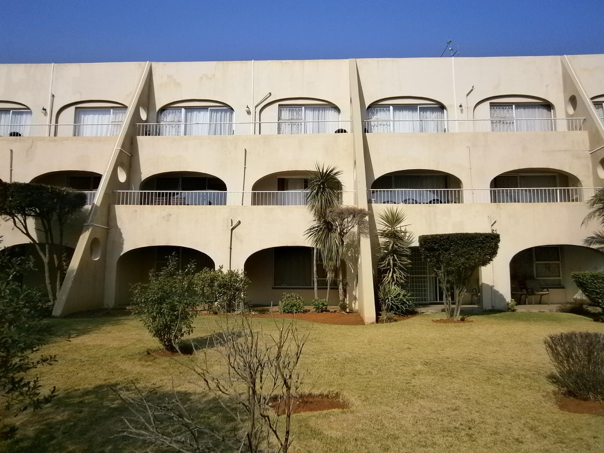 2 Bedroom Apartment / Flat For Sale in Florida | RE/MAX™ of Southern Africa