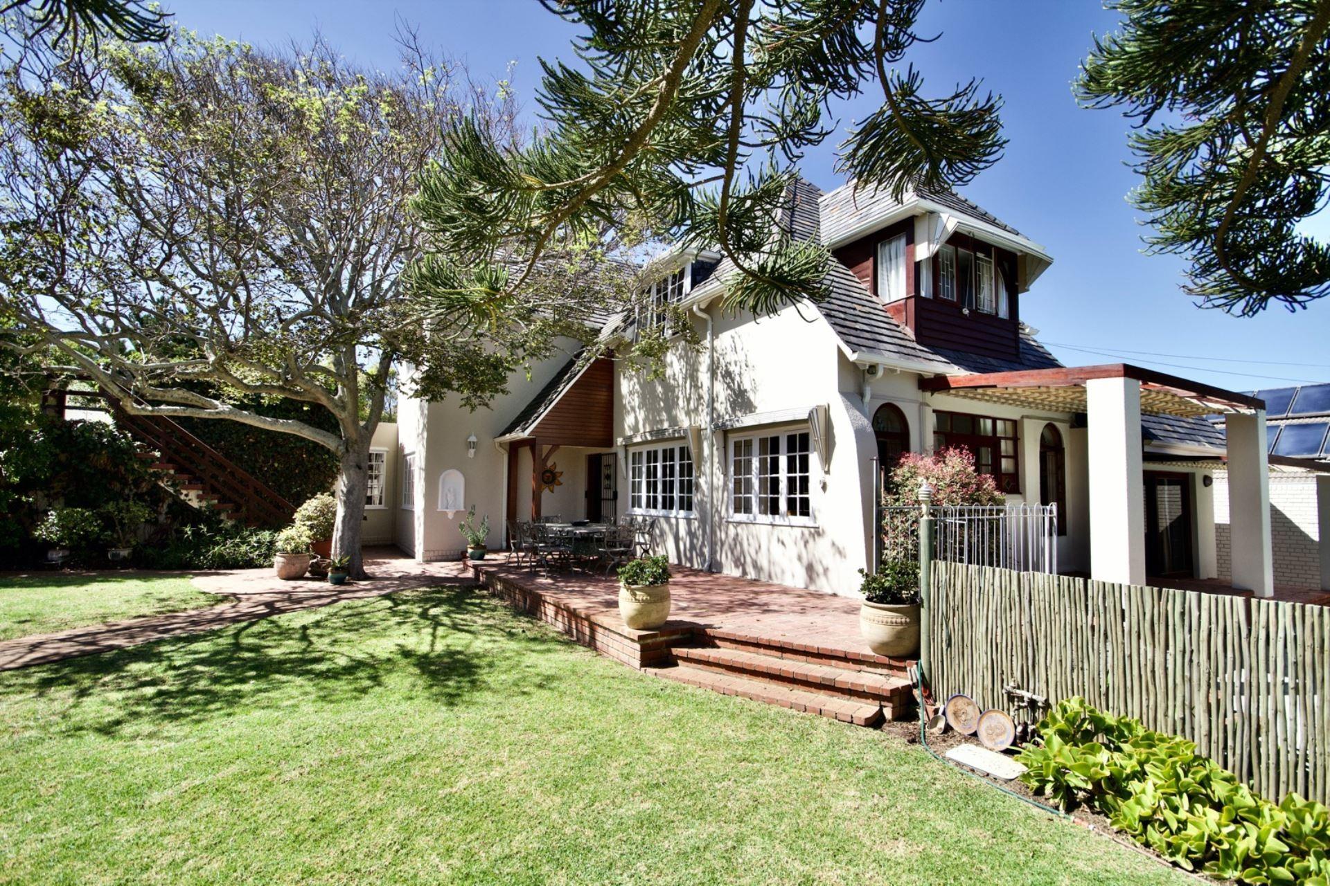 5 Bedroom House For Sale in Milnerton Central RE/MAX™ of Southern Africa