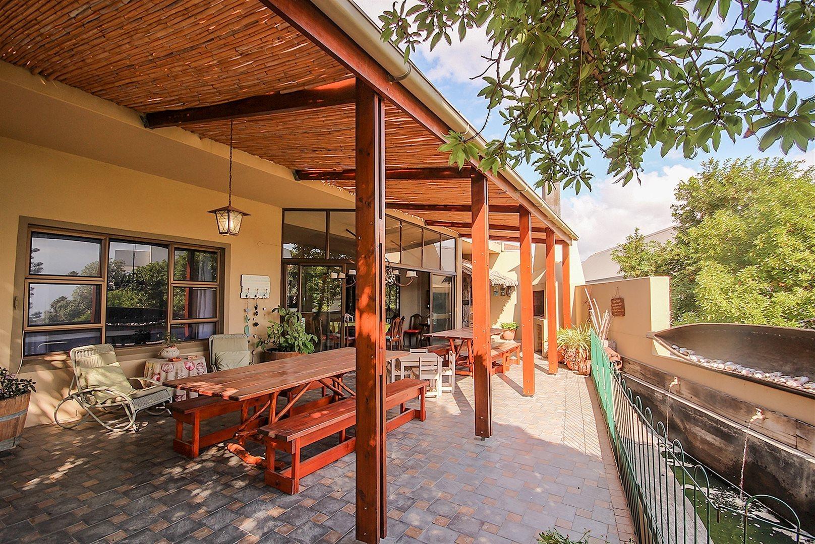 6 Bedroom House For Sale in Greenways Golf Estate RE/MAX™ of Southern