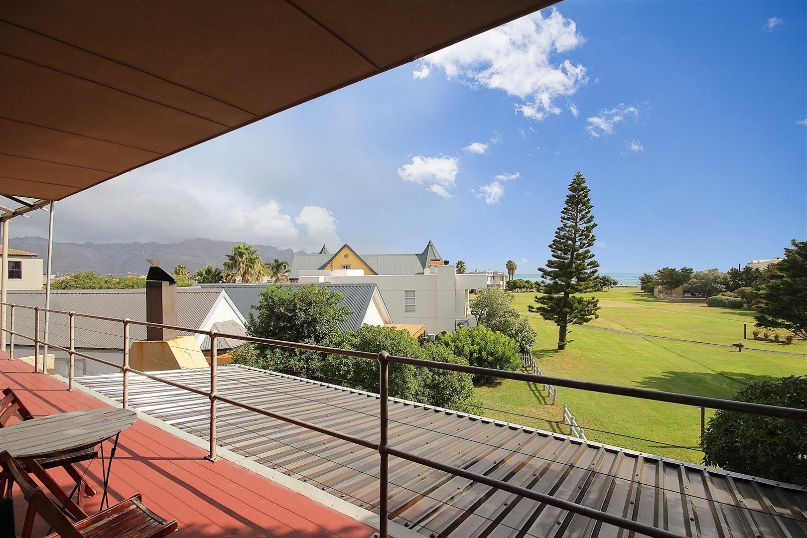 6 Bedroom House For Sale in Greenways Golf Estate RE/MAX™ of Southern