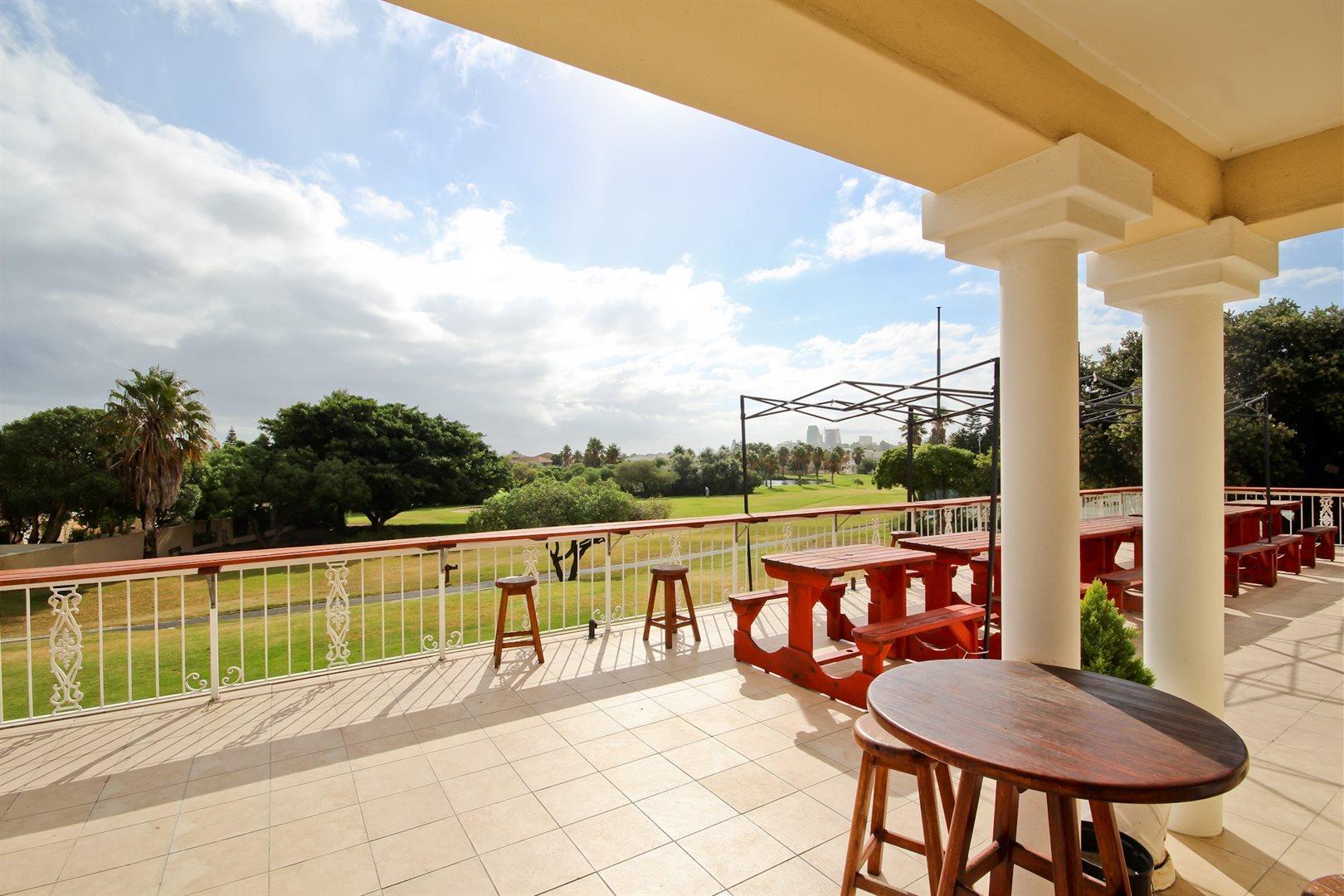 6 Bedroom House For Sale in Greenways Golf Estate RE/MAX™ of Southern