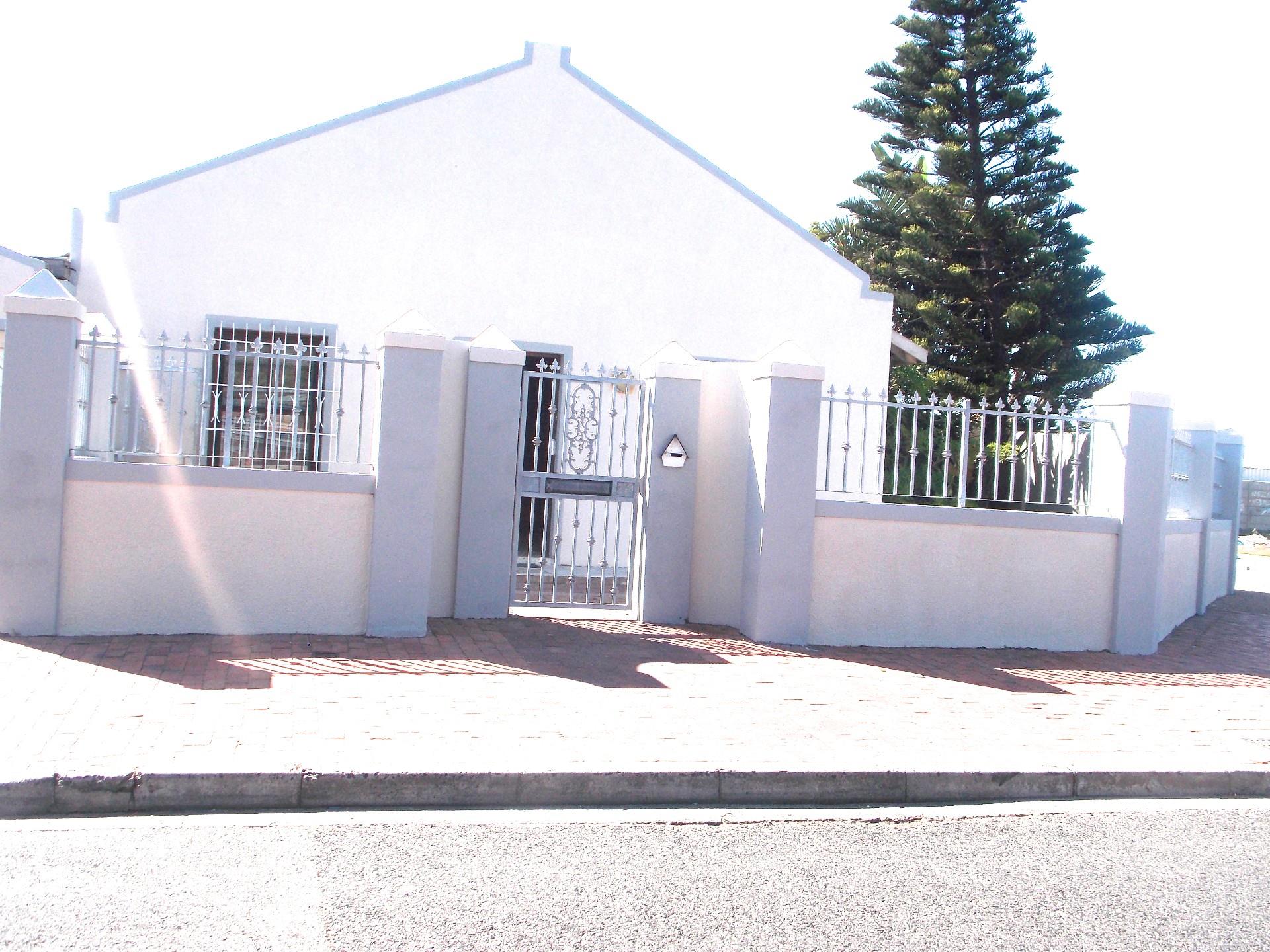 Property for sale in Surrey Estate RE/MAX™ of Southern Africa