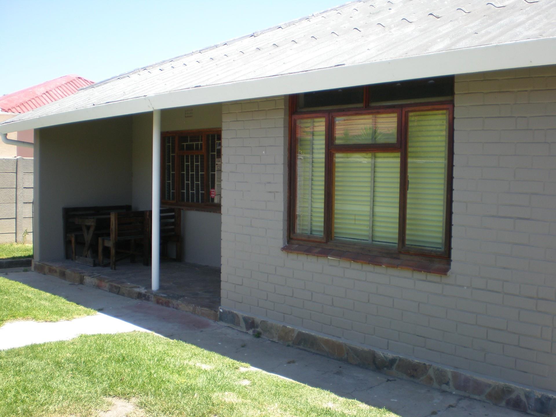 5 Bedroom House For Sale In Parow Central | RE/MAX™ Of Southern Africa