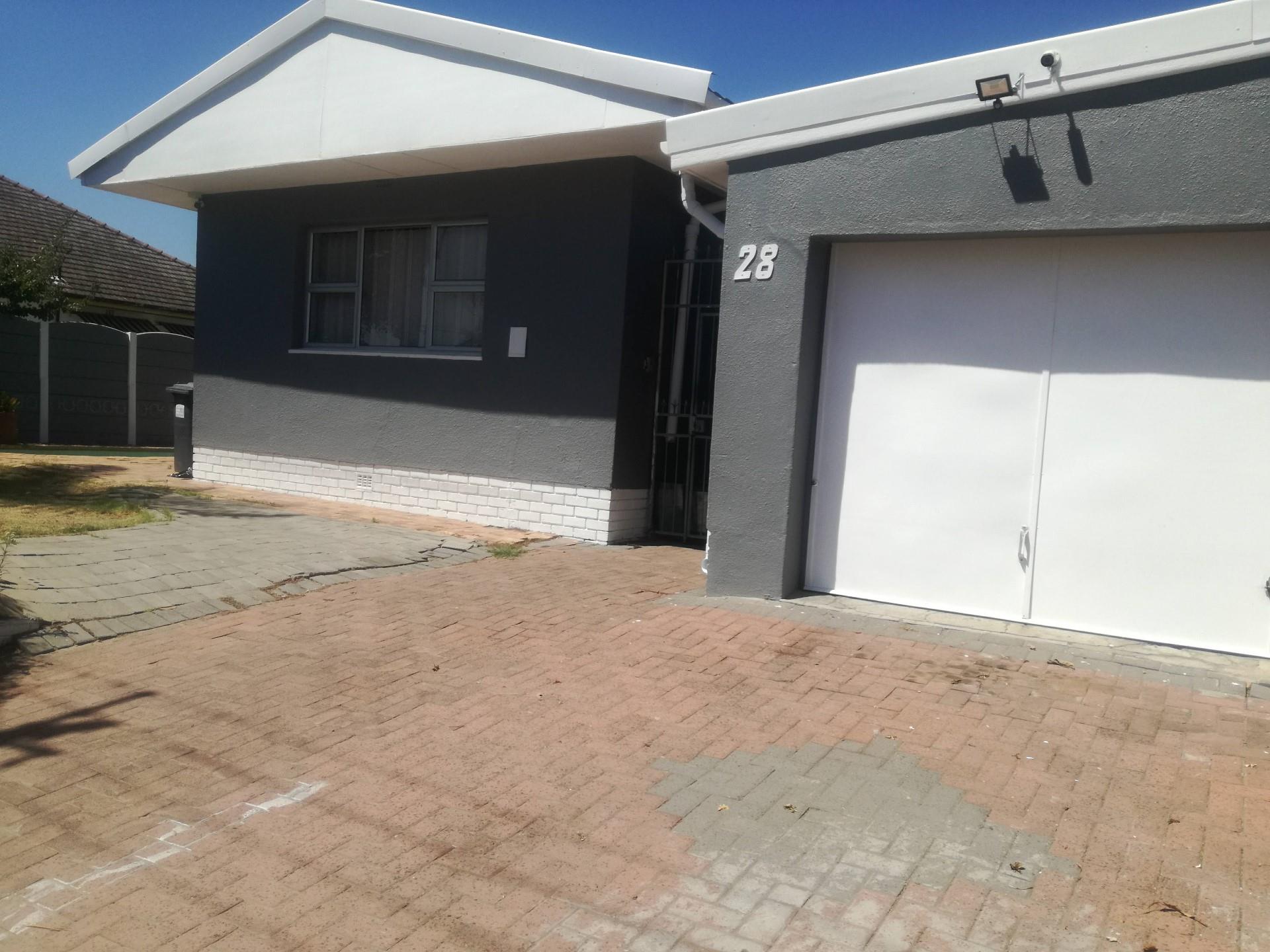 4 Bedroom House For Sale in Parow Valley RE/MAX™ of Southern Africa